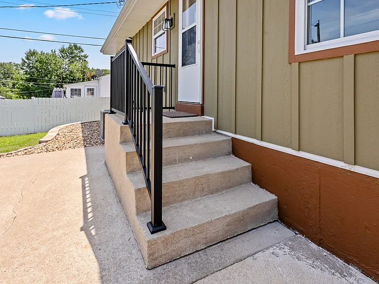 2628 Linden Pl — Photo 23