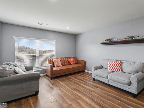 4th image of 411 Toronto Cir