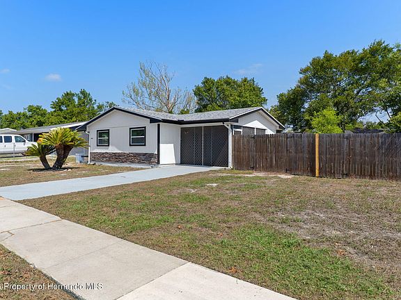 3rd image of 4668 Crescent Rd