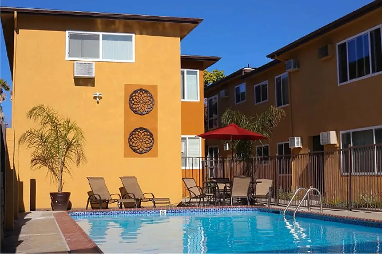 3 bed, 1275 sqft, $2,850 — Photo 3