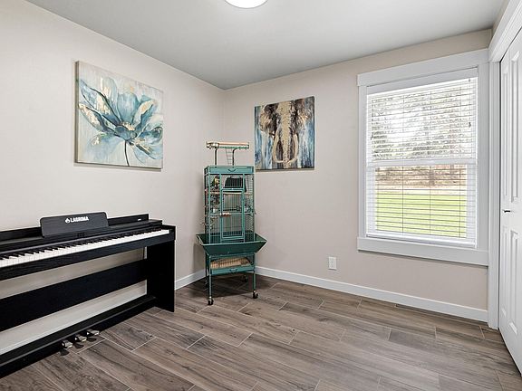 5th image of 60451 Iroquois Cir