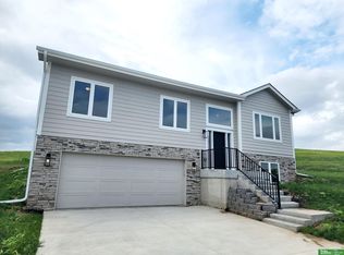 105 Bluegrass Ln, Woodbine, IA 51579