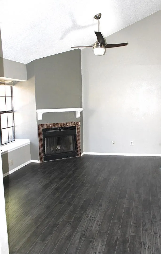 3 bed, 2.0 bath, 1196 sqft, $2,125 — Photo 3