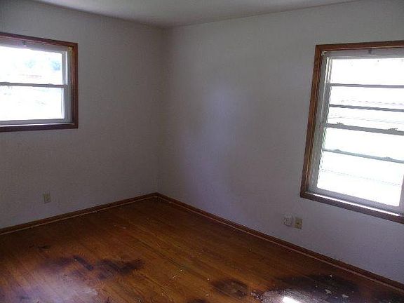 5th image of 3225 Harwood St