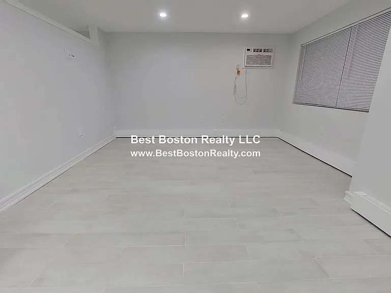 714 Winthrop Ave #203 — Photo 4
