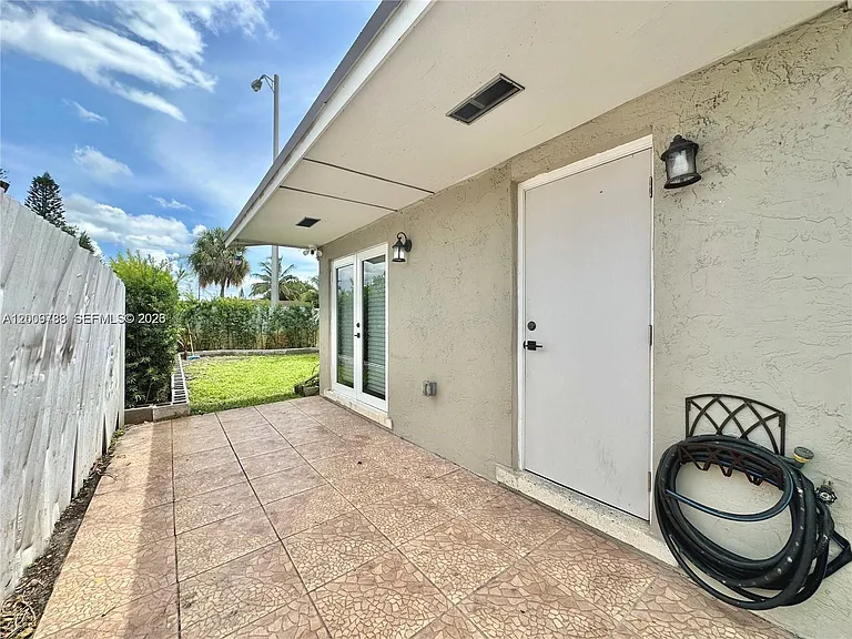 10303 NW 35th Pl — Photo 8