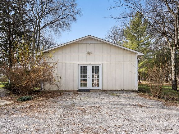 2nd image of 2388 Bear Creek Pike #A