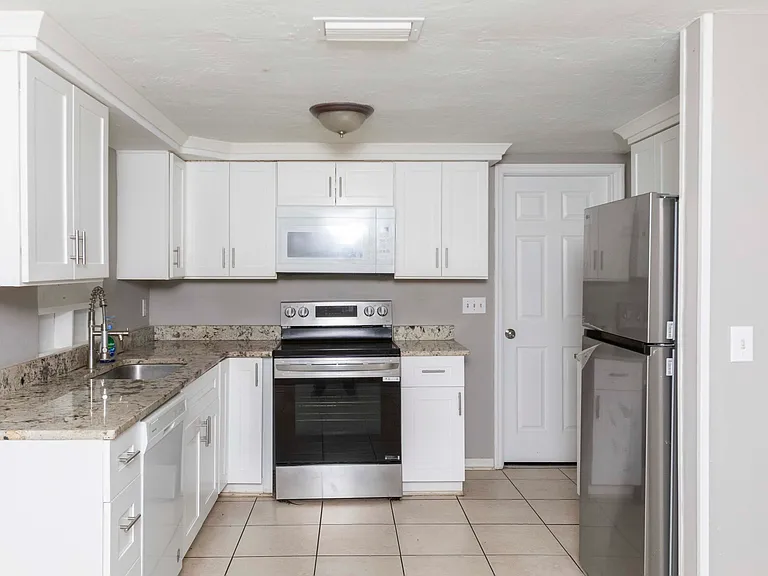5638 Berlin Dr — Photo 9