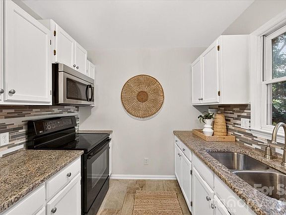 4th image of 430 Queens Rd APT 122