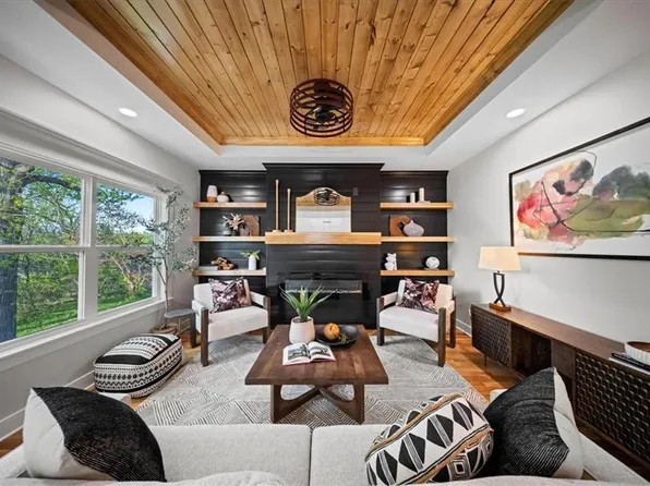 4730 E 139th St, Grandview, MO 64030