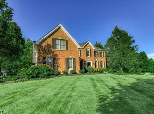 5 Hidden Valley Way, Asbury, NJ 08802