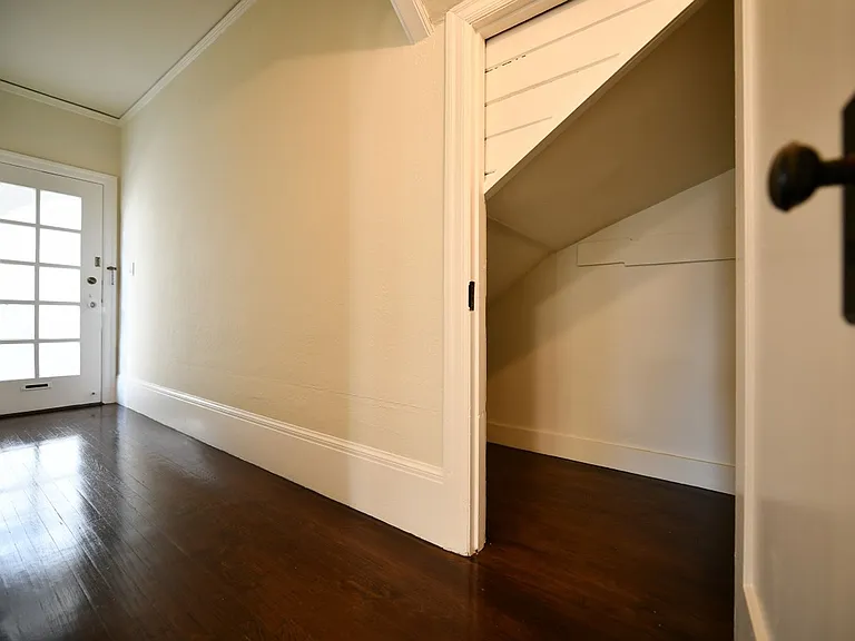 747 Warfield Ave — Photo 6