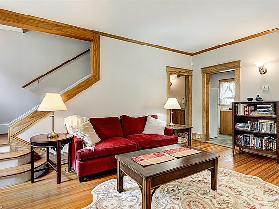 5th image of 212 Tate St S