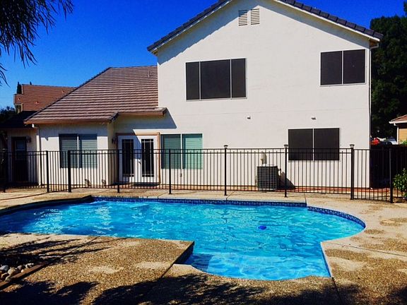 3rd image of 1360 Parkside Dr