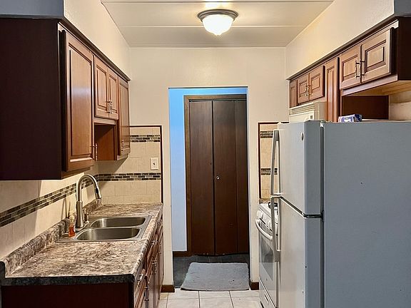 3rd image of 18555 Hickory Ct APT 3-11