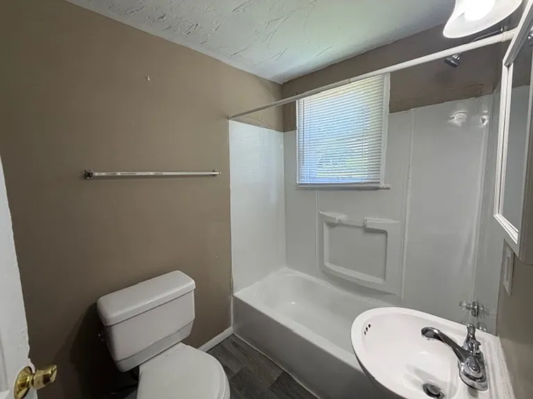 6725 Schofield Ave — Photo 10