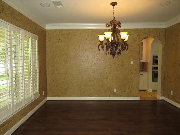 3rd image of 13322 Castlecombe Dr