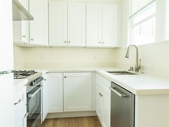 4th image of 3033 Franklin St