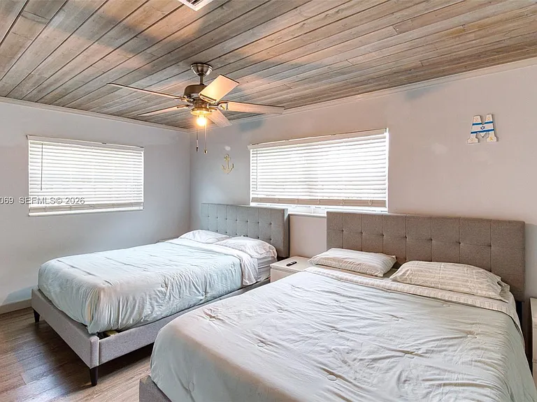 3039 Grant St — Photo 24