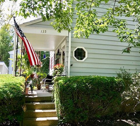 Pearl St. Apt. Entrance.