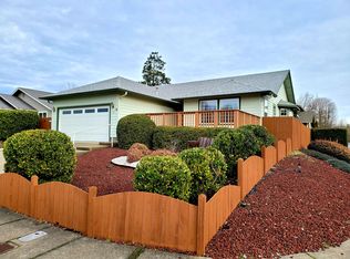 1147 SW Ironwood Dr, Grants Pass, OR 97526