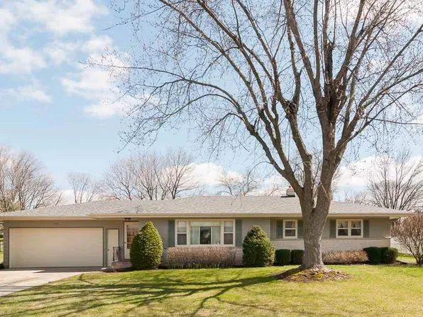 909 Park View Dr, Sun Prairie, WI 53590