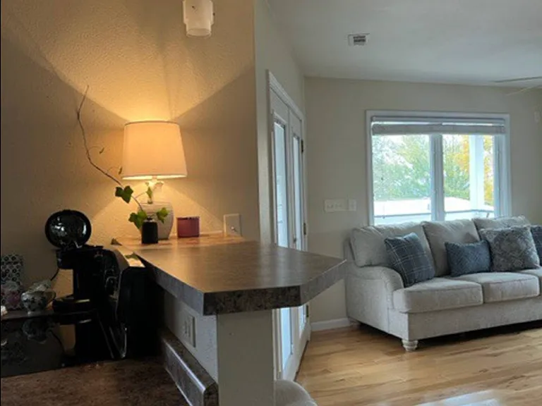 1211 E Ridgeway Dr — Photo 3