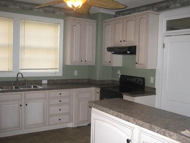 2nd image of 1019 W Confederate Ave