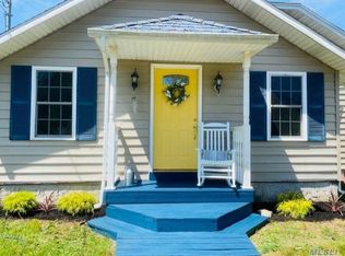 78 Woodland Dr, Mastic Beach, NY 11951