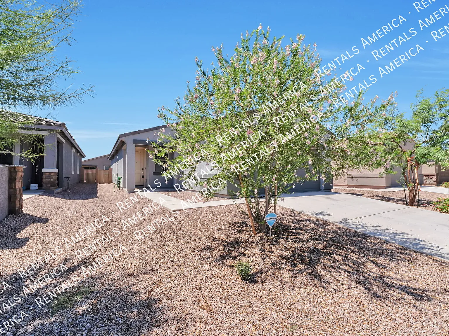 4 bedroom in Gladden Farms — Photo 3