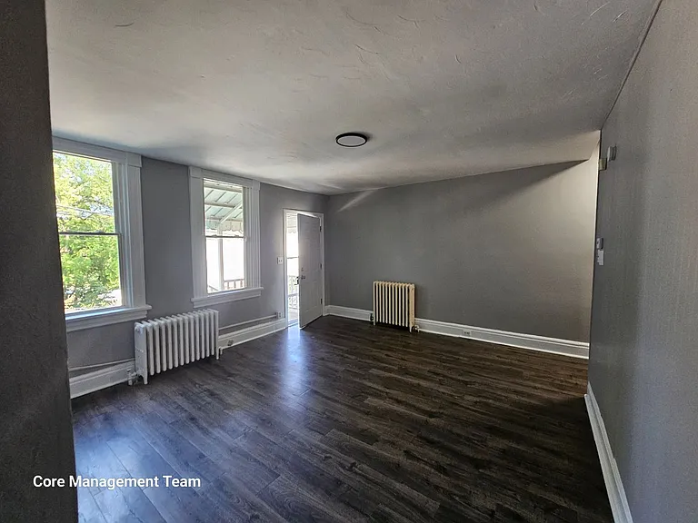14 Courtright St — Photo 6