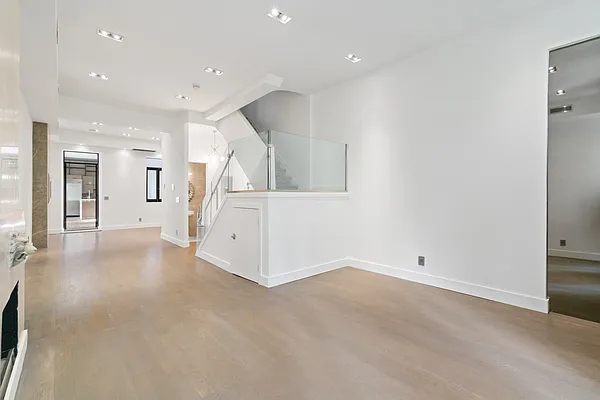 Rented by Nest Seekers International | media 4