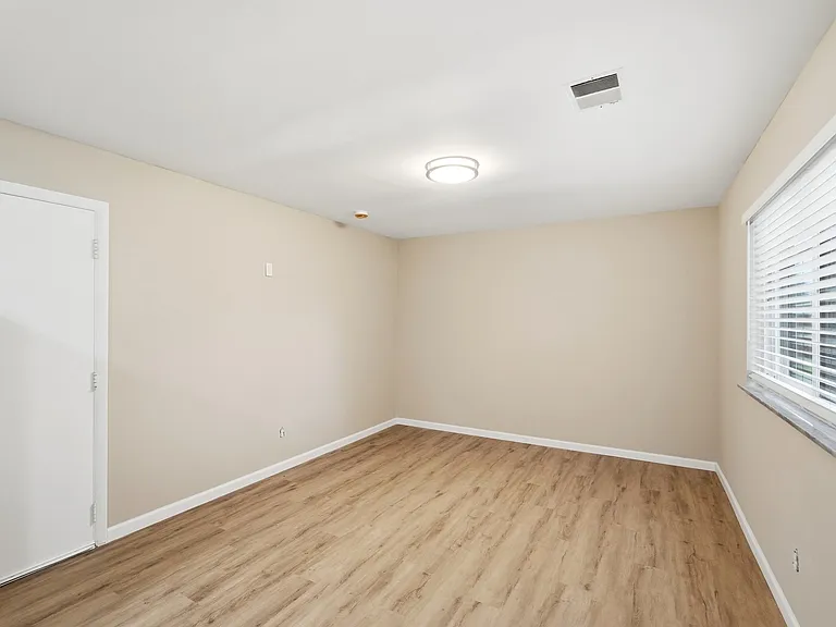 3920 Pobst Dr — Photo 7