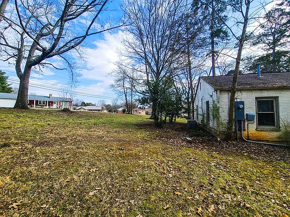 4th image of 401 Apple Blossom Ln