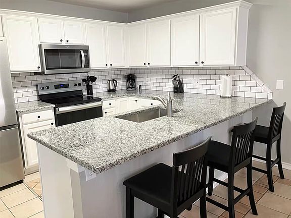 4th image of 413 Shoreview Dr