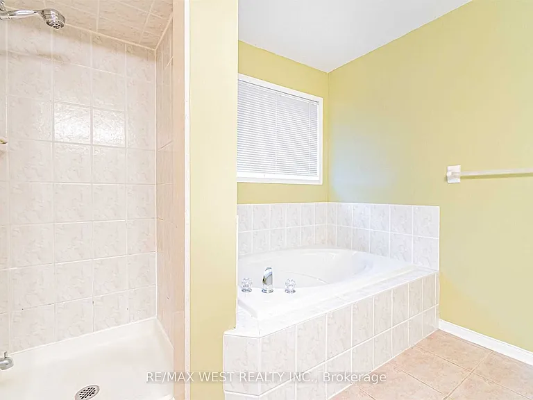 37 Charleswood Cir — Photo 14