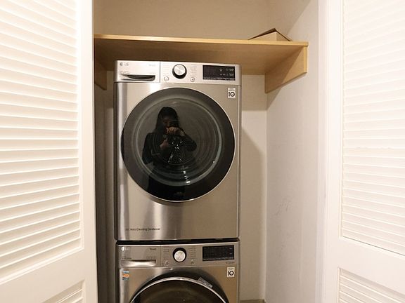 4th image of 305 E 86th St #12