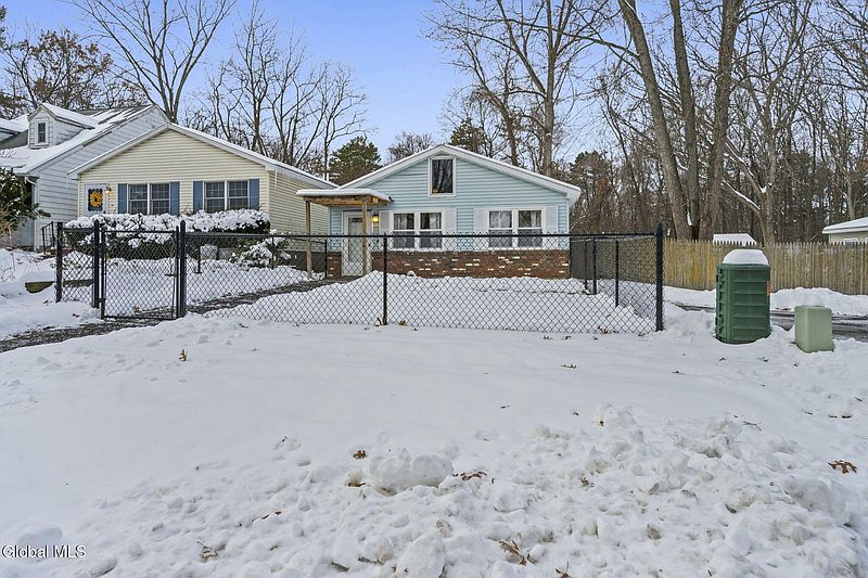 3rd image of 289 Donald Avenue