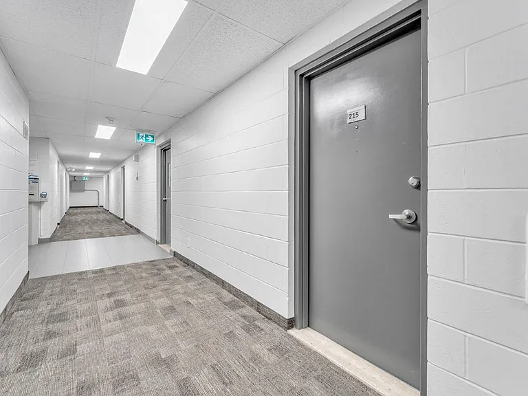 181 Queen Mary Rd — Photo 19