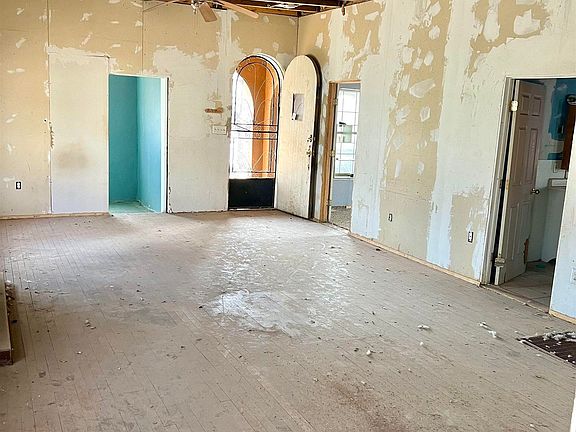 3rd image of 511 N Halagueno St