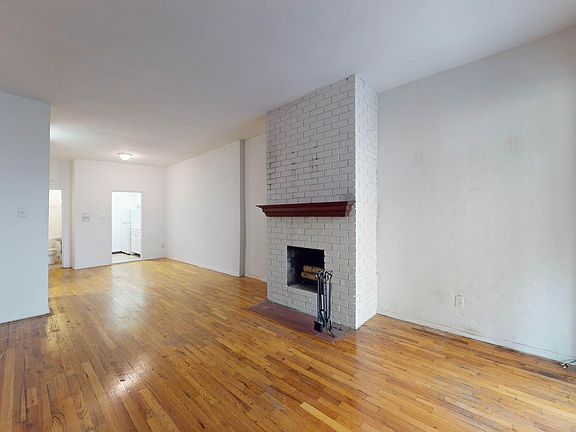 3rd image of 240 E 78th St