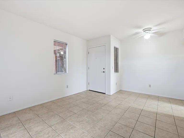 1810 E Blacklidge Dr #818 — Photo 7