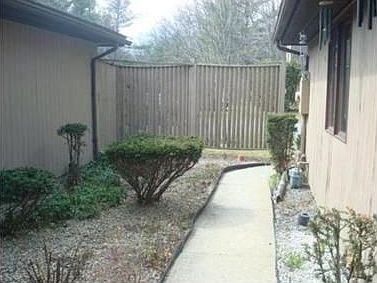 2nd image of 929 Shaker Rd APT 19