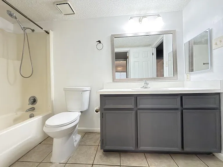 1307 Baytree Dr #D — Photo 8