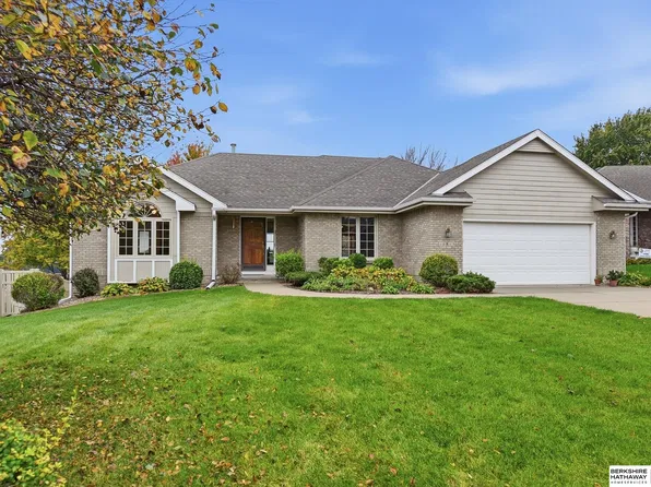 15815 Drexel Cir, Omaha, NE 68135