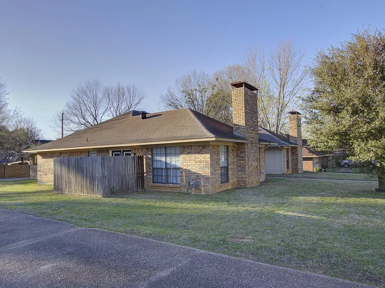 5805 Sidney Dr #A-1-1 — Photo 2