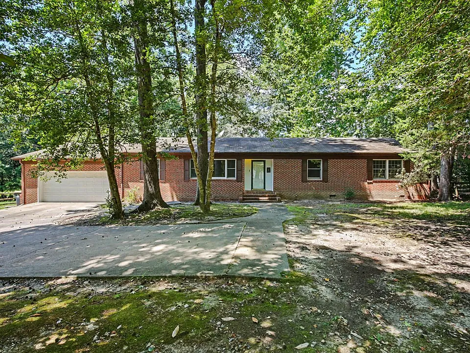 151 Country Club Dr