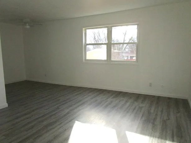 2515 W Westport Rd — Photo 6