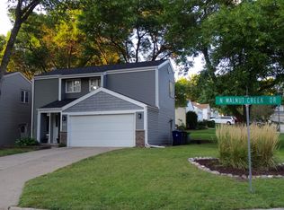 8101 N Walnut Creek Dr, Urbandale, IA 50322