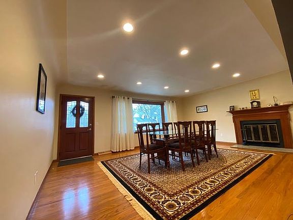 2nd image of 912 Airfield Ln